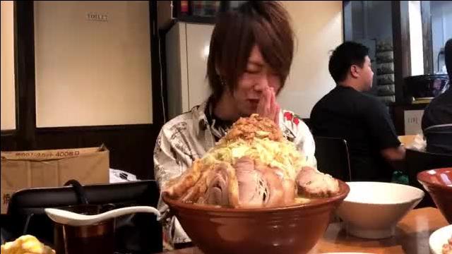 大胃王耳机哥最新视频